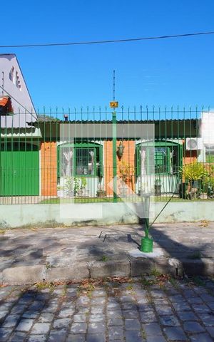 Casa à venda com 170m², 4 quartos e 6 vagasFachada 