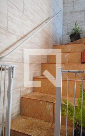 Casa à venda com 170m², 4 quartos e 6 vagasAcesso  a segundo  piso 