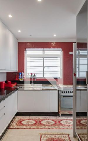 Casa à venda com 350m², 4 quartos e 3 vagas Casa à venda com 350m², 4 quartos e 3 vagasCozinha