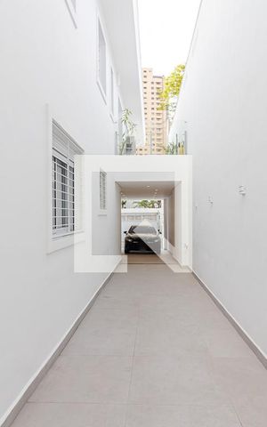 Casa à venda com 350m², 4 quartos e 3 vagas Casa à venda com 350m², 4 quartos e 3 vagasGaragem
