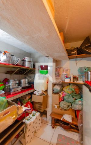 Casa à venda com 250m², 6 quartos e 1 vaga Casa à venda com 250m², 6 quartos e 1 vagaQuarto de Serviço