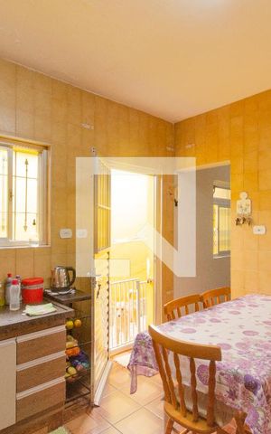 Casa à venda com 250m², 6 quartos e 1 vaga Casa à venda com 250m², 6 quartos e 1 vagaCasa 2 Cozinha