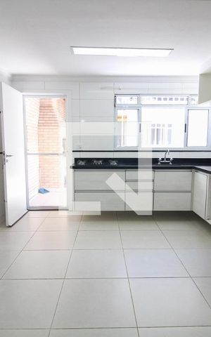 Casa de condomínio à venda com 160m², 3 quartos e 2 vagascozinha