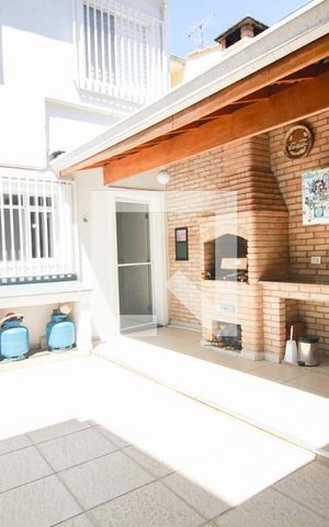 Casa de condomínio à venda com 160m², 3 quartos e 2 vagaschurrasqueira / quintal