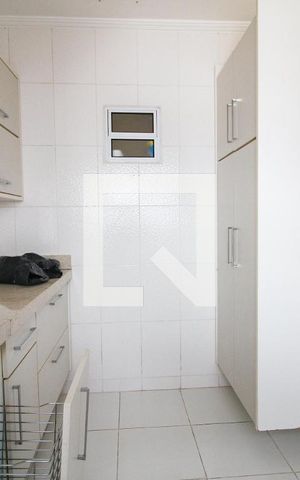 Casa de condomínio à venda com 160m², 3 quartos e 2 vagasarea de serviço