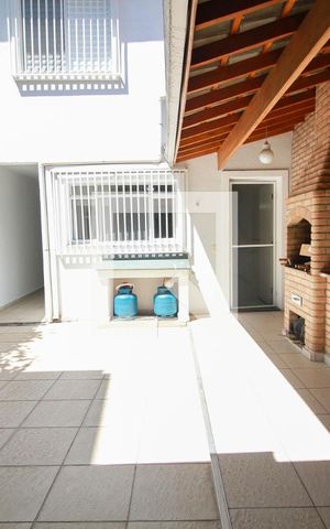 Casa de condomínio à venda com 160m², 3 quartos e 2 vagaschurrasqueira / quintal
