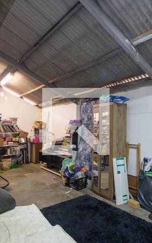 Casa à venda com 200m², 3 quartos e sem vaga Casa à venda com 200m², 3 quartos e sem vagaSalão Extra dos Fundos