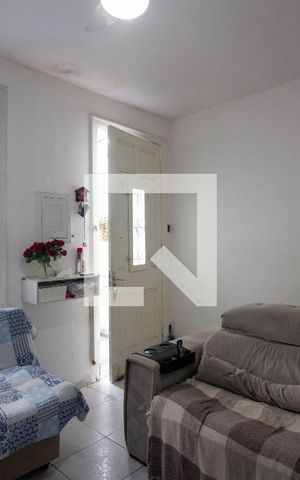 Casa à venda com 200m², 3 quartos e sem vaga Casa à venda com 200m², 3 quartos e sem vagaSala