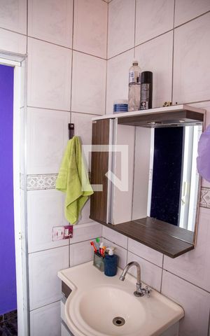 Casa à venda com 188m², 4 quartos e 2 vagas Casa à venda com 188m², 4 quartos e 2 vagasBanheiro 2