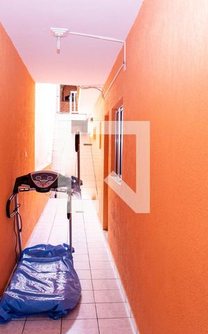 Casa à venda com 188m², 4 quartos e 2 vagas Casa à venda com 188m², 4 quartos e 2 vagasCorredor