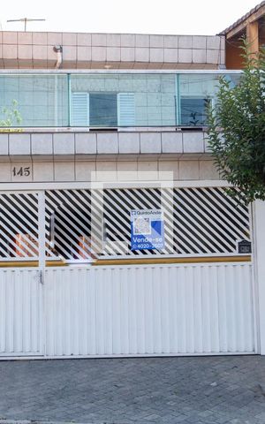 Casa à venda com 188m², 4 quartos e 2 vagas Casa à venda com 188m², 4 quartos e 2 vagasFachada