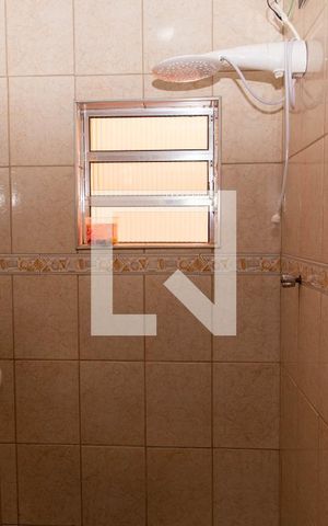 Casa à venda com 188m², 4 quartos e 2 vagas Casa à venda com 188m², 4 quartos e 2 vagasBanheiro 1