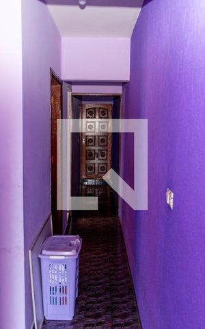 Casa à venda com 188m², 4 quartos e 2 vagas Casa à venda com 188m², 4 quartos e 2 vagasCorredor