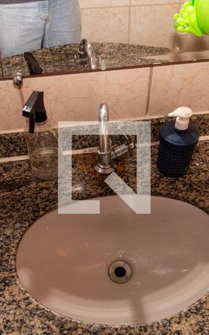 Casa à venda com 188m², 4 quartos e 2 vagas Casa à venda com 188m², 4 quartos e 2 vagasDetalhe do banheiro