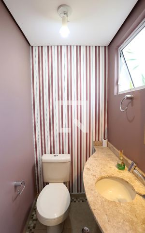 Casa de condomínio à venda com 110m², 3 quartos e 2 vagasLavabo