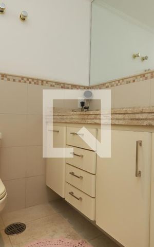 Apartamento para alugar com 200m², 3 quartos e 4 vagasBanheiro do Quarto 2