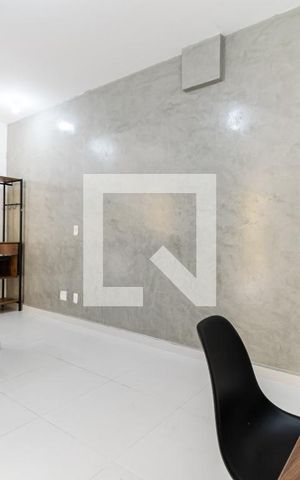 Studio para alugar com 24m², 1 quarto e sem vaga Studio para alugar com 24m², 1 quarto e sem vagaSala / Quarto
