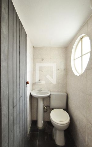 Casa para alugar com 210m², 4 quartos e 2 vagas Casa para alugar com 210m², 4 quartos e 2 vagasBanheiro de serviço