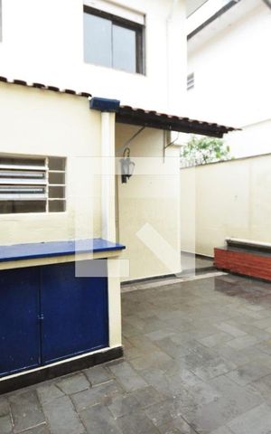 Casa para alugar com 210m², 4 quartos e 2 vagas Casa para alugar com 210m², 4 quartos e 2 vagasQuintal