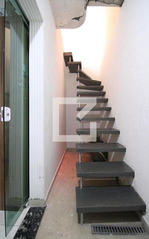 Casa à venda com 180m², 3 quartos e 2 vagasEscada