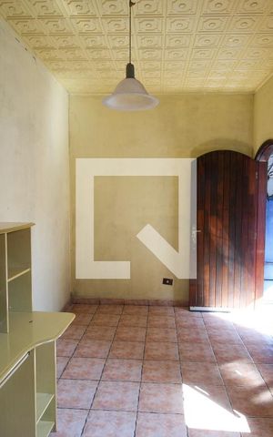 Casa à venda com 203m², 3 quartos e 1 vaga Casa à venda com 203m², 3 quartos e 1 vagaQuarto de Serviço