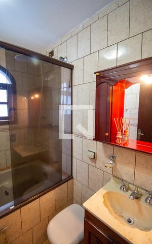 Casa à venda com 203m², 3 quartos e 1 vaga Casa à venda com 203m², 3 quartos e 1 vagaBanheiro 2