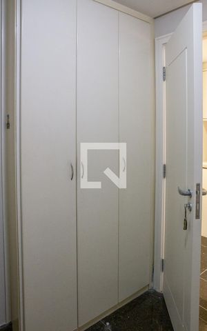 Apartamento à venda com 390m², 7 quartos e 6 vagas Apartamento à venda com 390m², 7 quartos e 6 vagasQuarto de Serviço