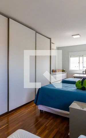 Apartamento à venda com 198m², 3 quartos e 5 vagas Apartamento à venda com 198m², 3 quartos e 5 vagasSuíte 2