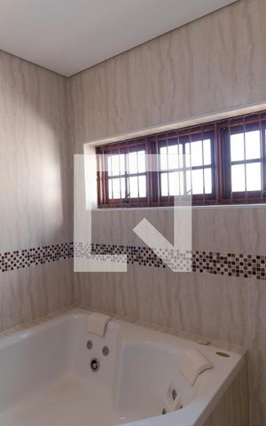 Casa à venda com 200m², 3 quartos e 4 vagas Casa à venda com 200m², 3 quartos e 4 vagasBanheiro da Suíte