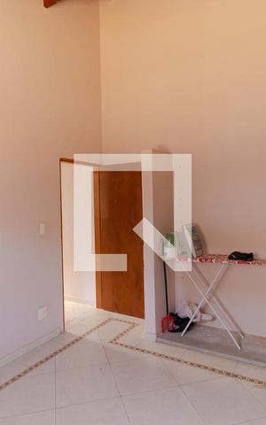 Casa à venda com 200m², 3 quartos e 4 vagas Casa à venda com 200m², 3 quartos e 4 vagasQuarto 02