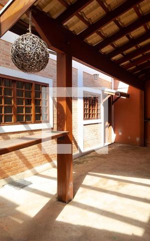 Casa à venda com 200m², 3 quartos e 4 vagas Casa à venda com 200m², 3 quartos e 4 vagasChurrasqueira