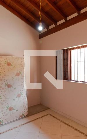 Casa à venda com 200m², 3 quartos e 4 vagas Casa à venda com 200m², 3 quartos e 4 vagasQuarto 01