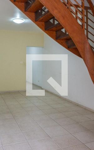 Casa à venda com 180m², 3 quartos e 1 vaga Casa à venda com 180m², 3 quartos e 1 vagaSala