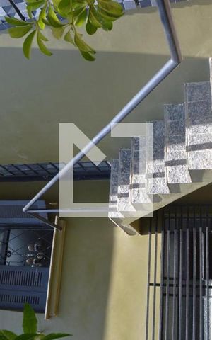 Casa à venda com 300m², 8 quartos e 1 vagaEscada lateral