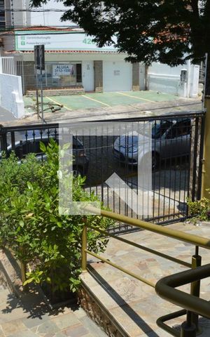 Casa à venda com 300m², 8 quartos e 1 vagaPortão acesso