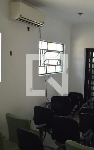 Casa à venda com 300m², 8 quartos e 1 vagaSala /Edícula