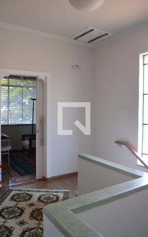 Casa à venda com 300m², 8 quartos e 1 vagaSala / 4