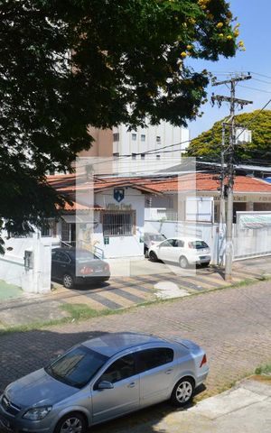 Casa para alugar com 180m², 4 quartos e 5 vagasVista janela quarto 1