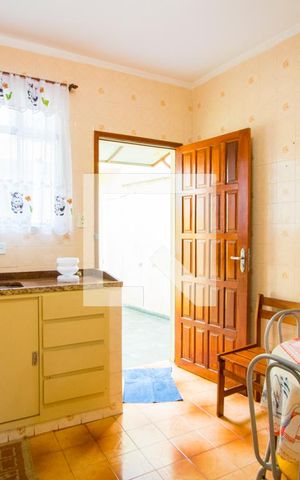 Casa à venda com 128m², 2 quartos e 1 vaga Casa à venda com 128m², 2 quartos e 1 vagaCozinha