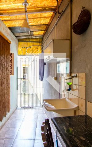 Casa à venda com 128m², 2 quartos e 1 vaga Casa à venda com 128m², 2 quartos e 1 vagaEdícula - Área de serviço