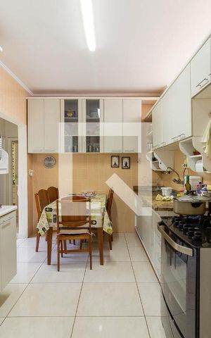 Casa para alugar com 340m², 3 quartos e 4 vagas Casa para alugar com 340m², 3 quartos e 4 vagasCozinha