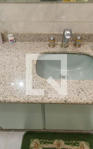 Casa para alugar com 340m², 3 quartos e 4 vagas Casa para alugar com 340m², 3 quartos e 4 vagasBanheiro da Suíte