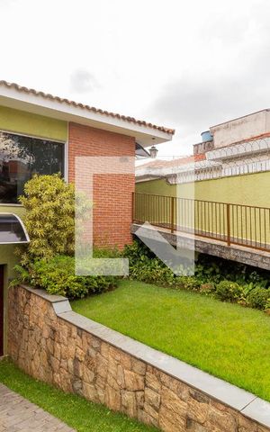 Casa para alugar com 340m², 3 quartos e 4 vagas Casa para alugar com 340m², 3 quartos e 4 vagasFachada