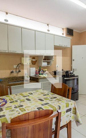 Casa para alugar com 340m², 3 quartos e 4 vagas Casa para alugar com 340m², 3 quartos e 4 vagasCozinha
