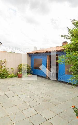 Casa para alugar com 340m², 3 quartos e 4 vagas Casa para alugar com 340m², 3 quartos e 4 vagasQuintal