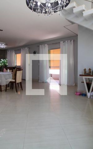 Casa à venda com 280m², 3 quartos e 4 vagasSala