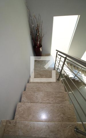 Casa à venda com 280m², 3 quartos e 4 vagasEscada