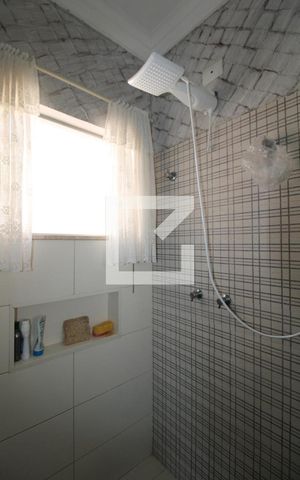 Casa à venda com 280m², 3 quartos e 4 vagasBanheiro da Suíte 2