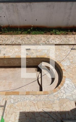 Casa à venda com 280m², 3 quartos e 4 vagasQuintal