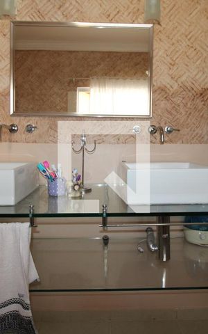 Casa à venda com 280m², 3 quartos e 4 vagasBanheiro da Suíte 1